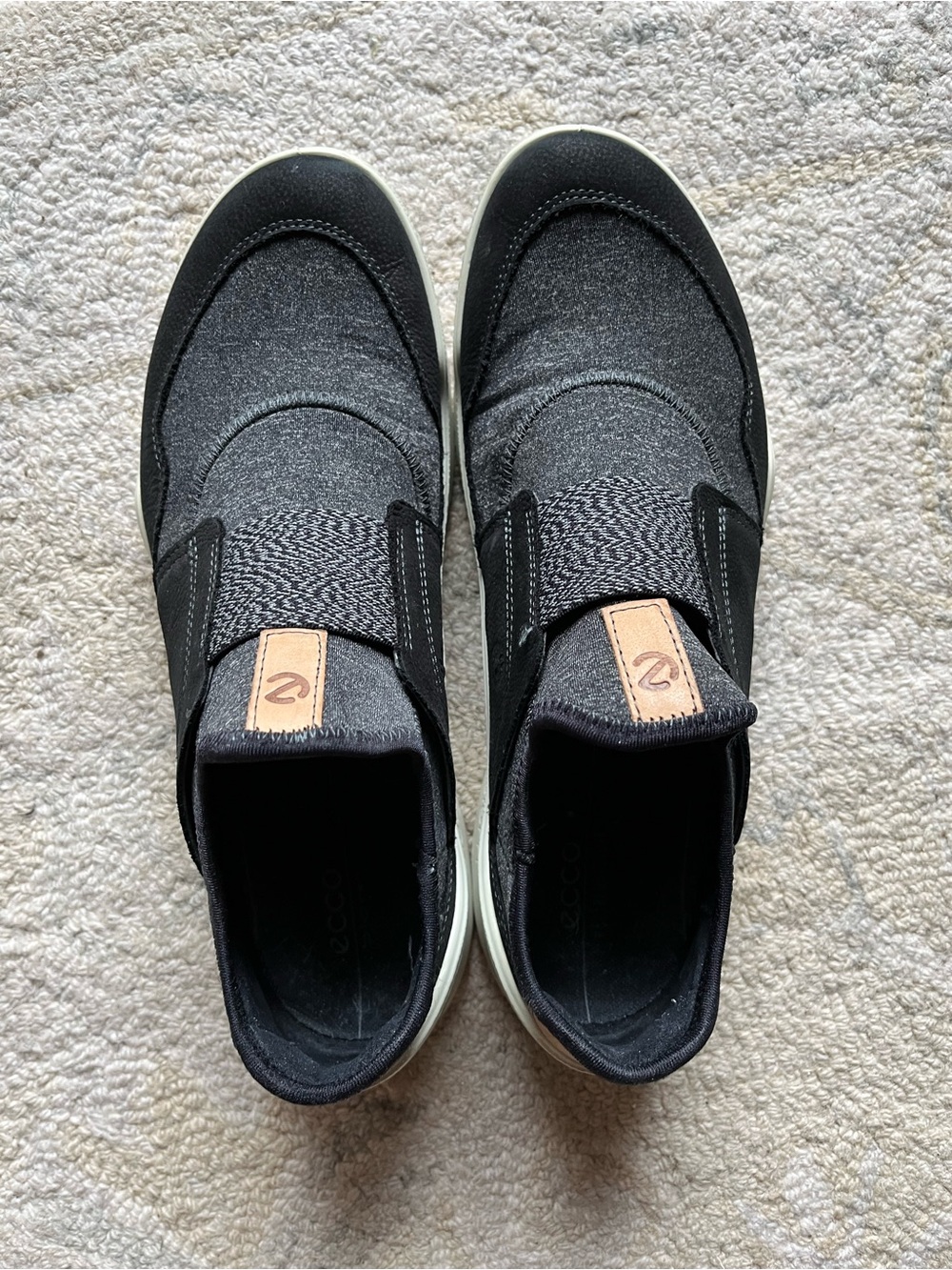 ECCO unisex  Black Slip-On Sneaker